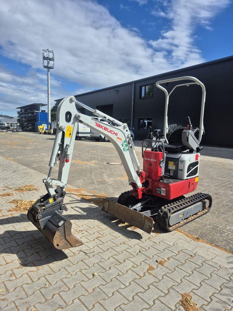 Mini-pelle Takeuchi TB 210 R — occasion 2024, 229 h