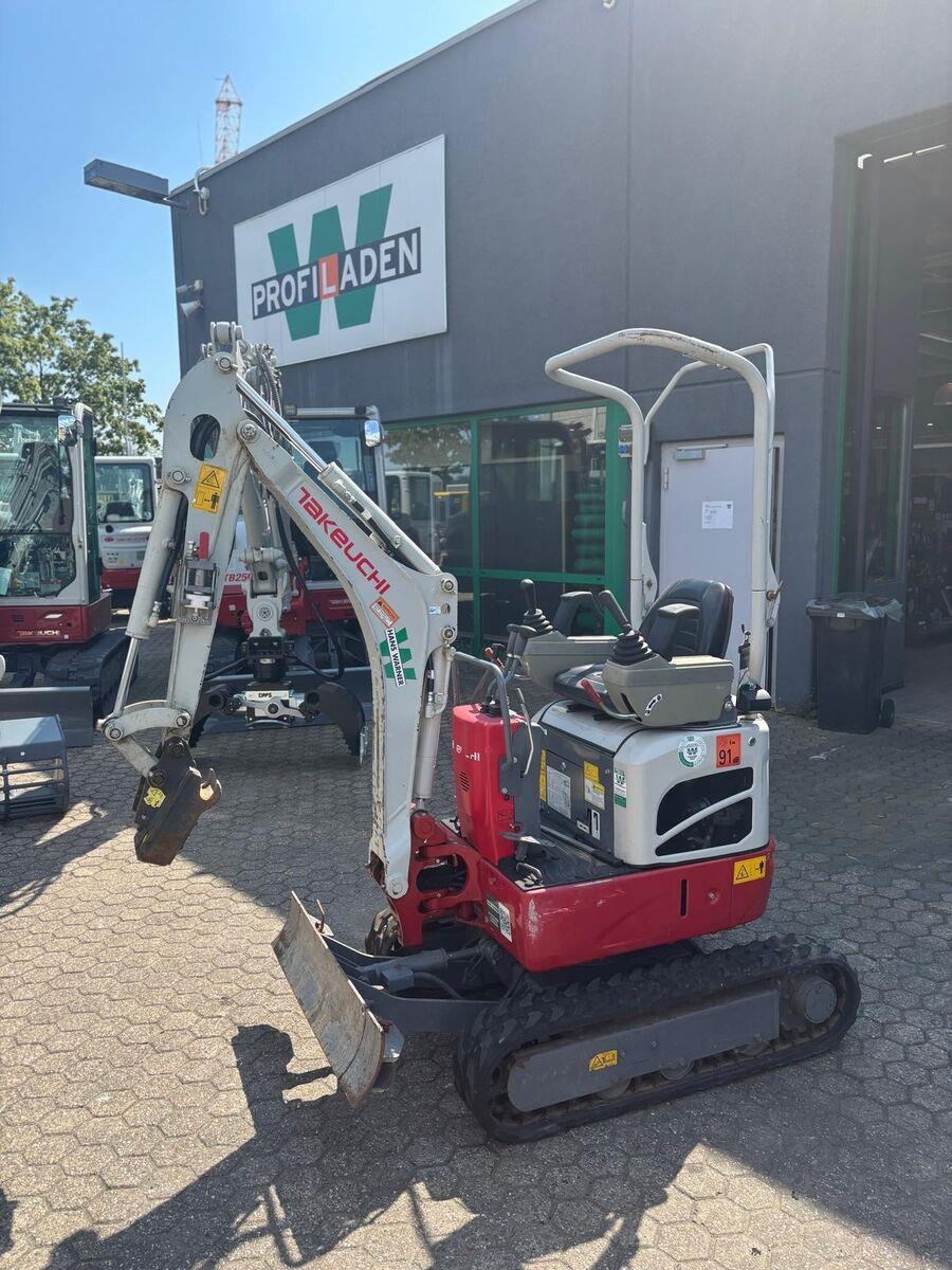 Mini-pelle Takeuchi TB 210 R — occasion 2023, 261 h