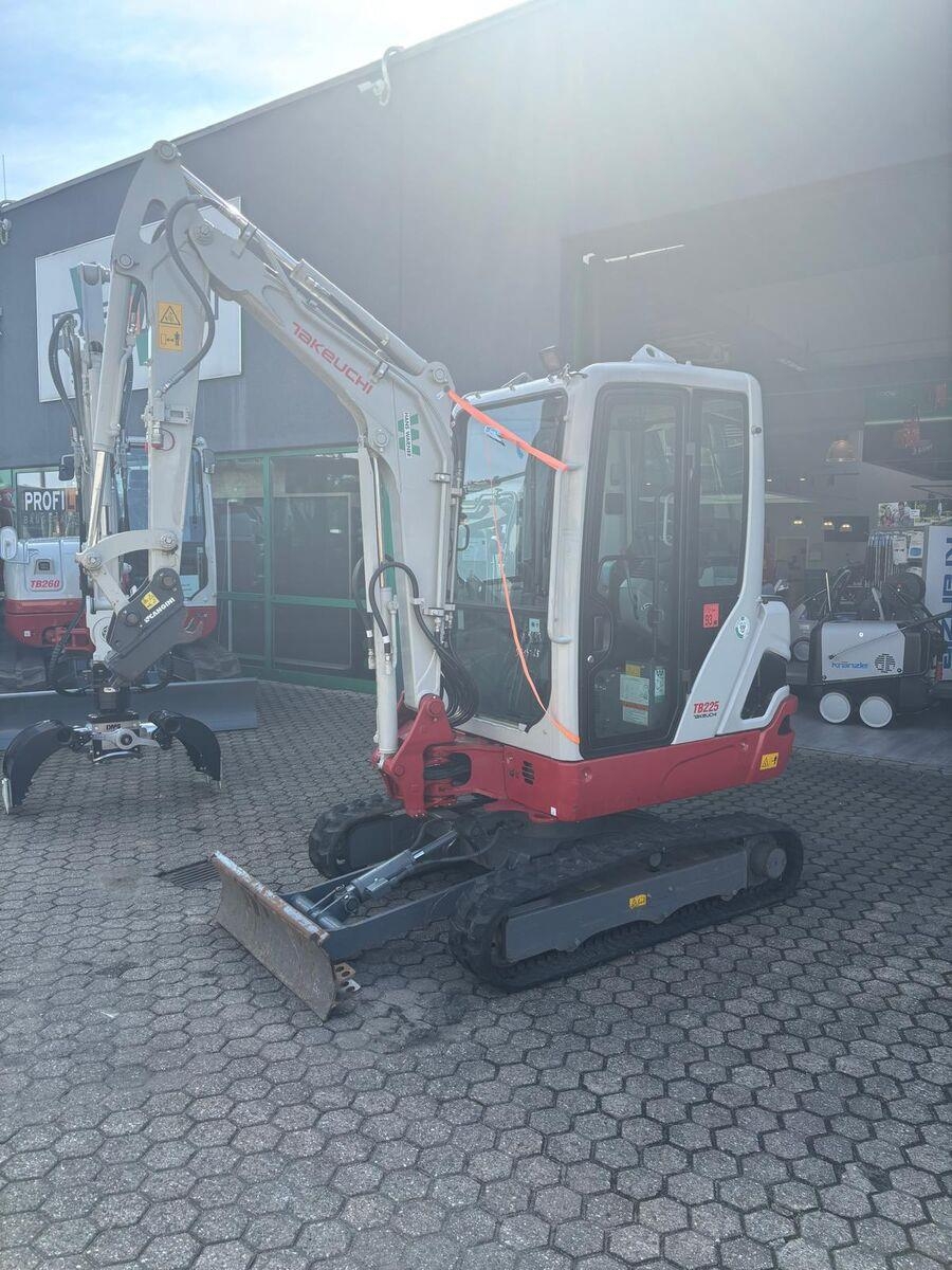 Mini-pelle Takeuchi TB 225 V0 — occasion 2023, 433 h