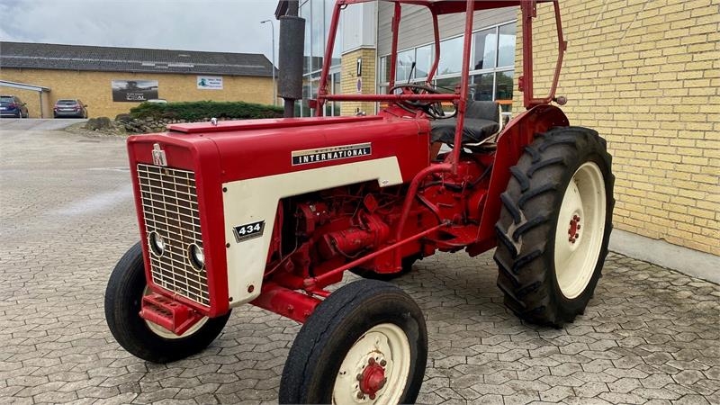 Tracteur agricole IH 434 — occasion