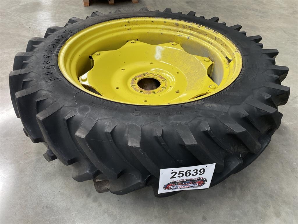 13.6xR38 Firestone dæk på fælg