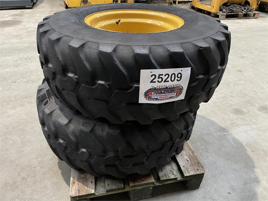 405/70xR20 Dunlop dæk på fælg ex. Cat 908M - 2 stk