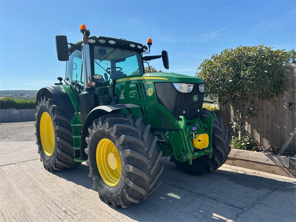 John Deere 6215R