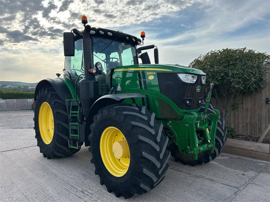 John Deere 6250R