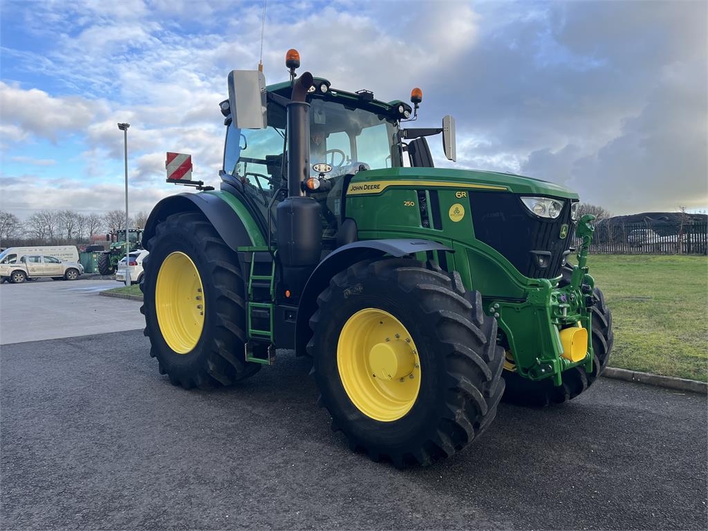 John Deere 6R 250