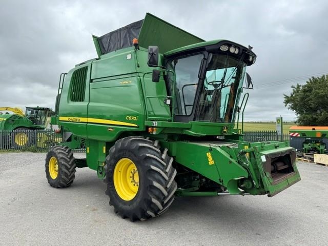 John Deere C670