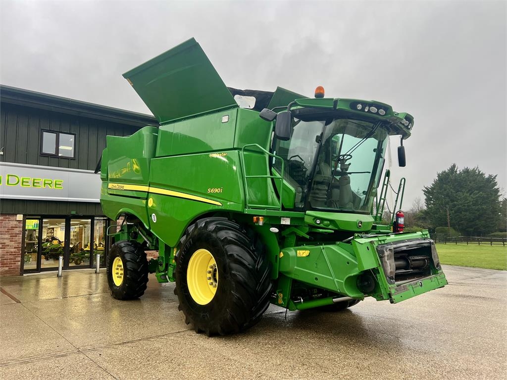 John Deere S690 HillMaster