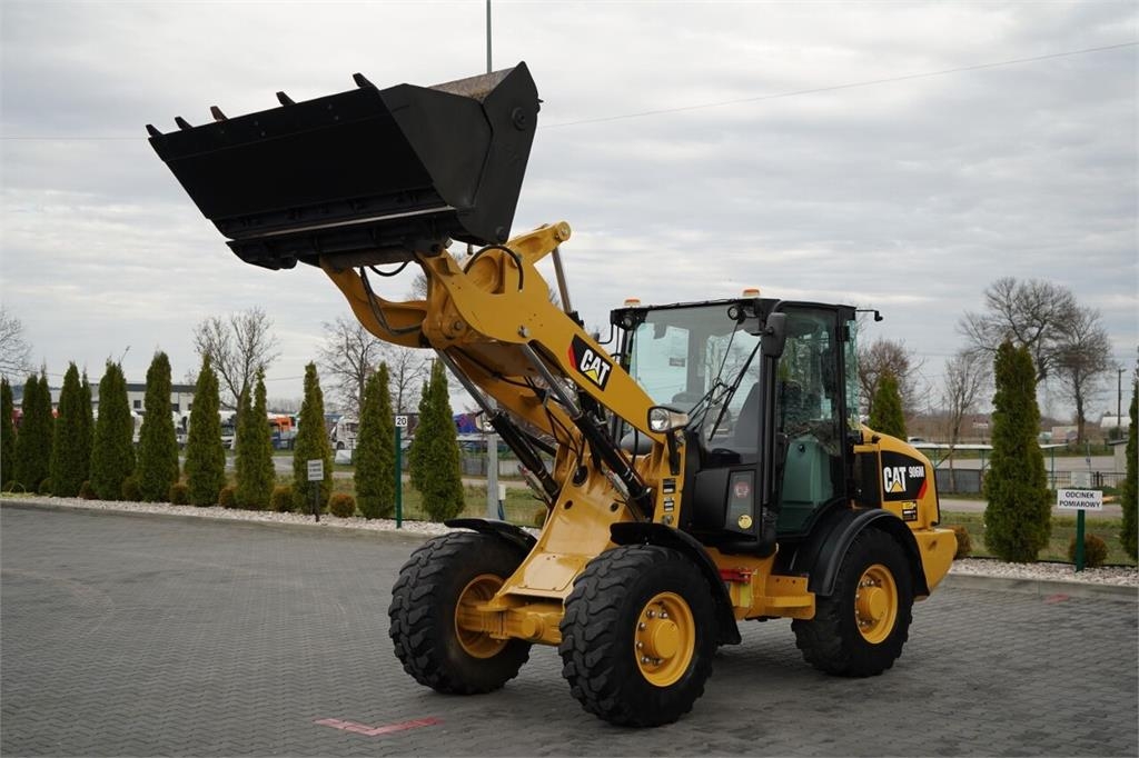 CAT 906M