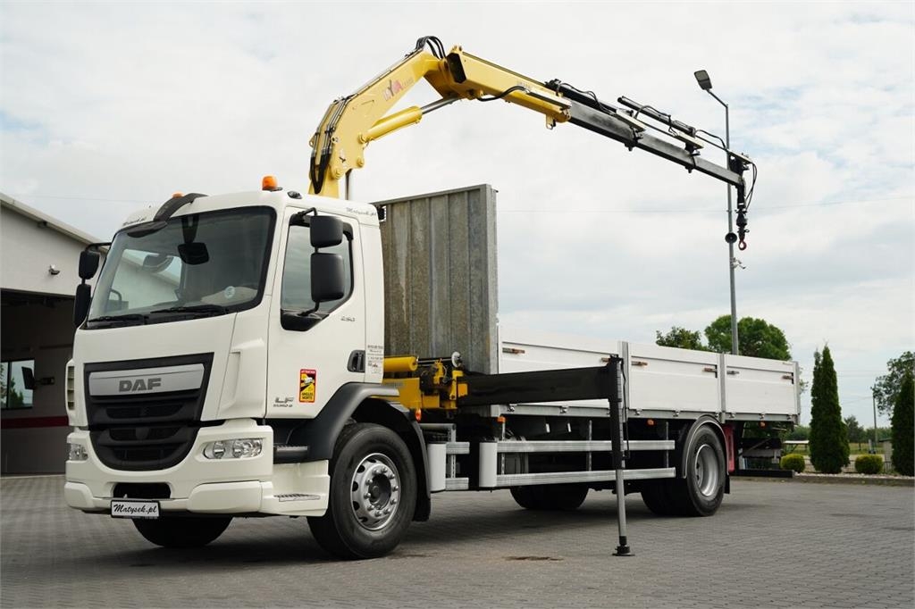 Camion plateau DAF LF 250 / 4X2 / SKRZYNIOWY - 7.3 + HDS HYVA HB 150X — occasion 2015
