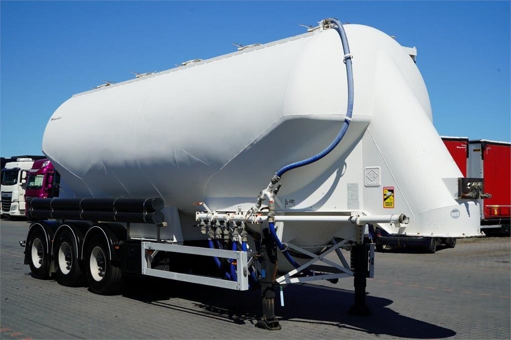 Semi-remorque citerne Feldbinder / CEMENTONACZEPA / 5 KOMÓR / 40 000 L / SILOS / A — occasion 2004