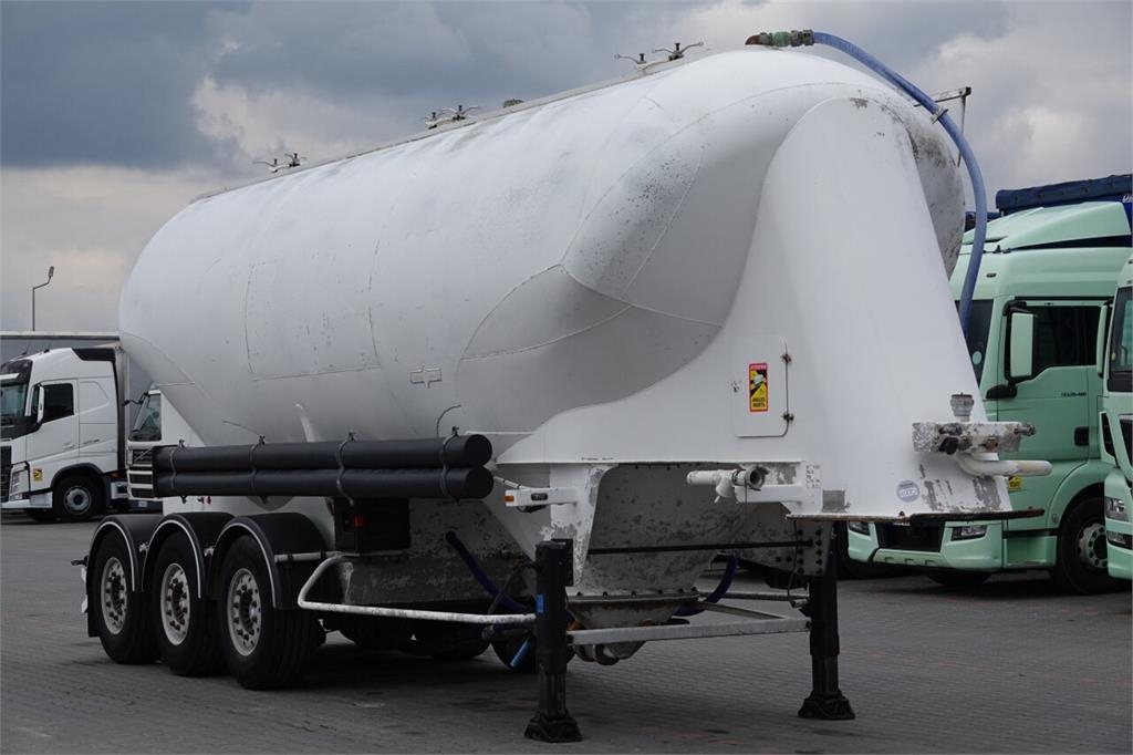 Spitzer CEMENTONACZEPA / 37 000 L / SILOS / 3 KOMORY / OSI