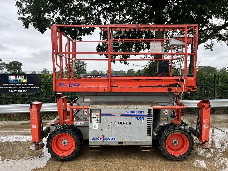 SkyJack SJ6832RT Scissor Lift