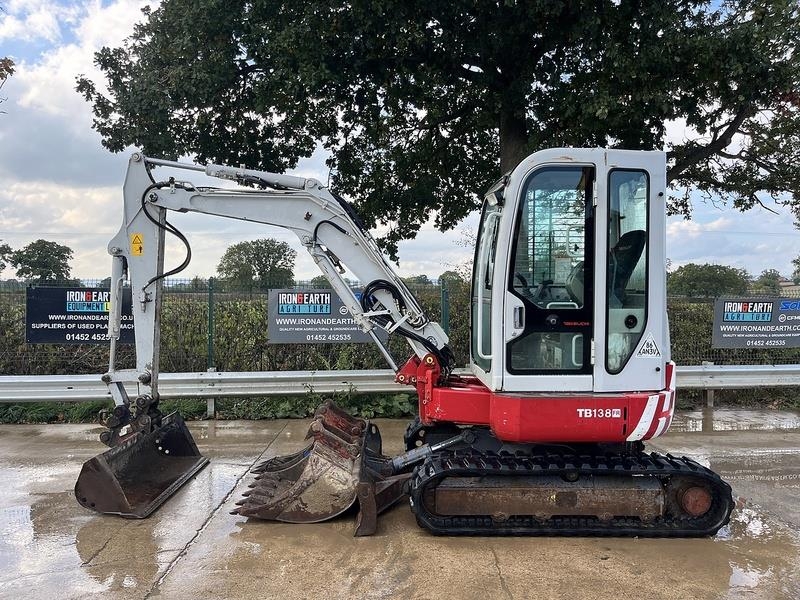 Pelle sur chenilles Takeuchi TB138FR — occasion 2016, 6 237 h
