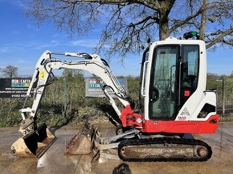 Takeuchi TB225 Excavator
