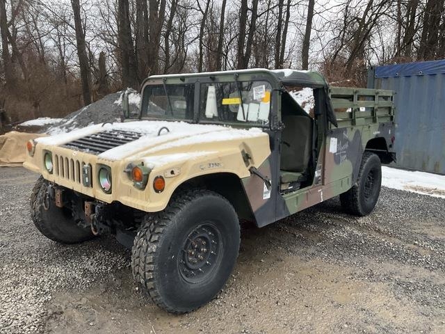 Utilitaire benne AM General M1097A2 — occasion