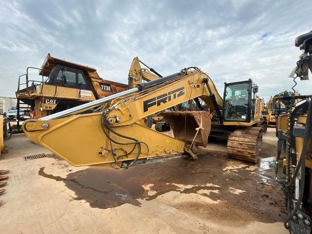 Pelle sur chenilles Caterpillar 330 — occasion 2019