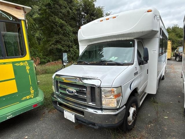 Minibus Ford E-450 Econoline — occasion 2015