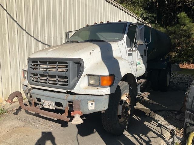 Camion citerne Ford F-650 — occasion 2001