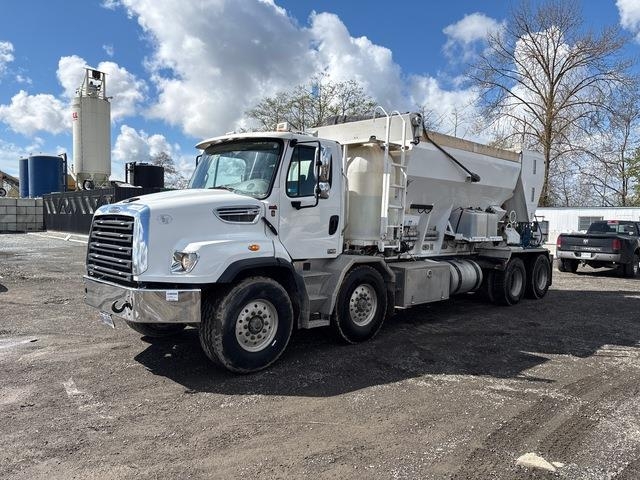 Freightliner 114SD