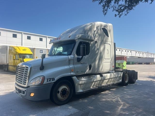 Tracteur routier Freightliner Cascadia 125 — occasion 2013