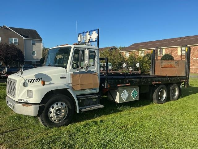 Camion plateau Freightliner FL 80 — occasion 2002