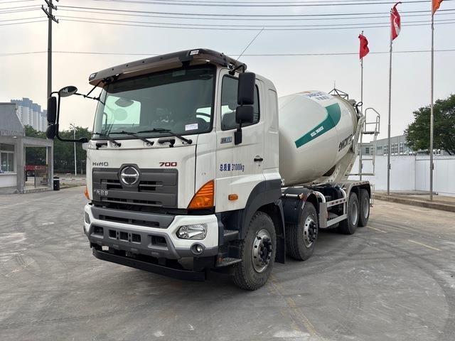 Hino 700