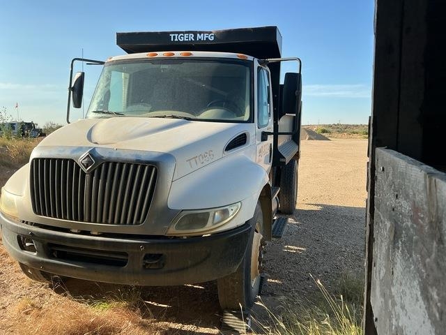 Camion benne International 4400 — occasion 2005