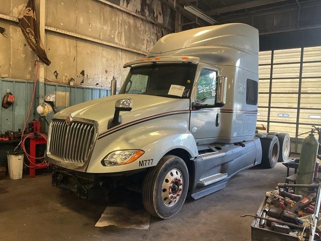 International LT625