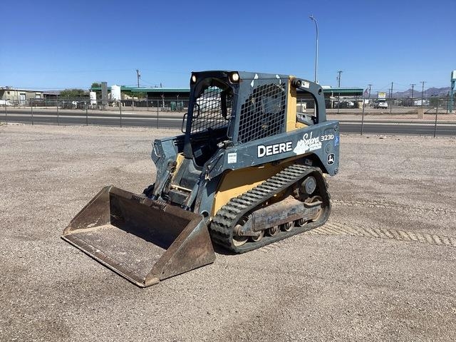 Chargeuse compacte John Deere 323DT — occasion 2010, 1 949 h