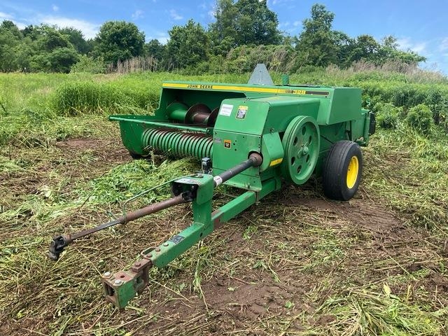 Presse à balles cubiques John Deere 328 — occasion 1999