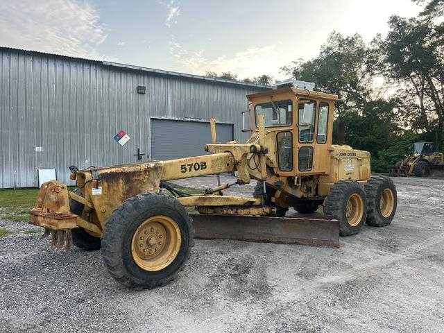 John Deere 570B