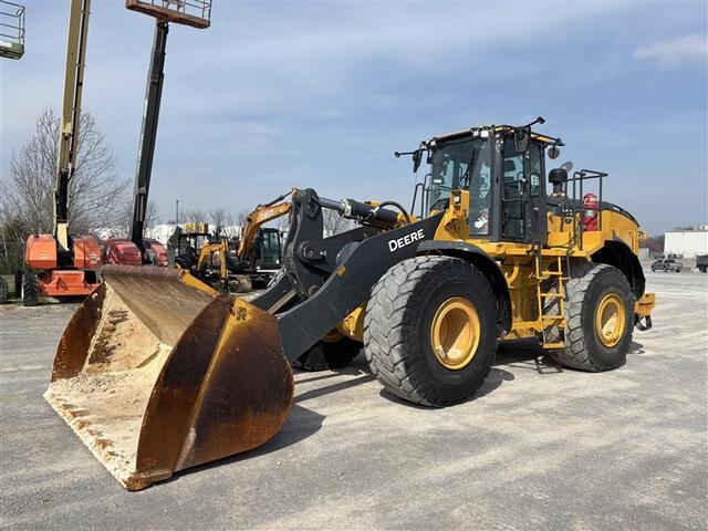Chargeuse sur pneus John Deere 744K — occasion 2023, 10 399 h