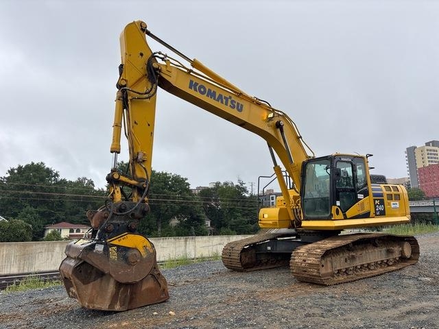Komatsu PC240LC-11