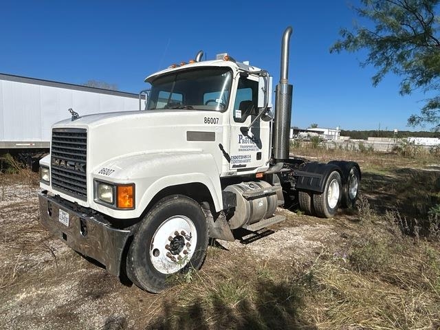 Tracteur routier Mack CHN613 — occasion 2006
