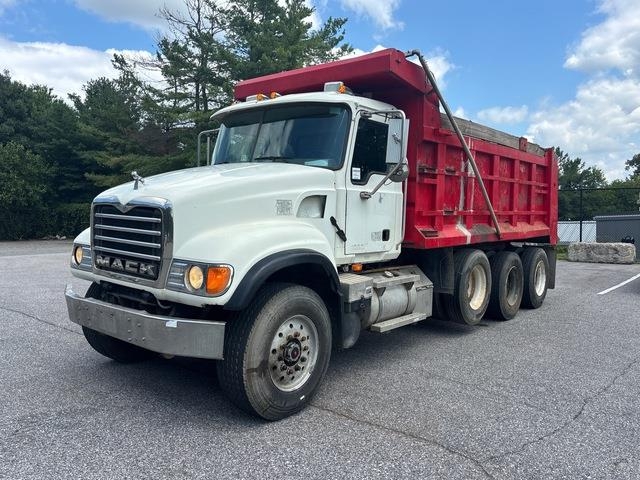 Mack CV713