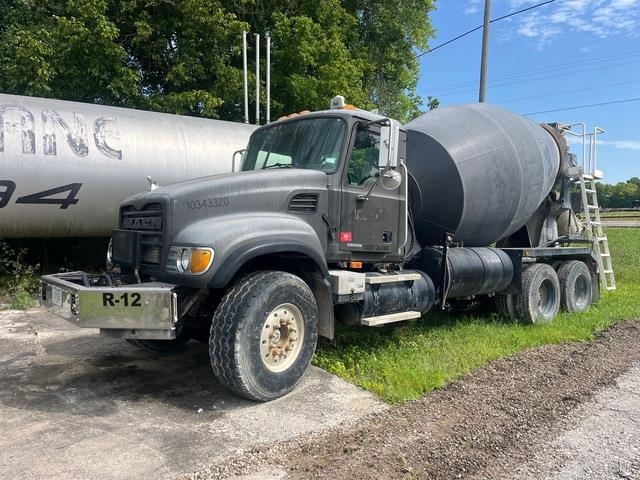 Mack CV713