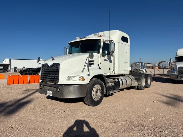 Tracteur routier Mack CXU613 — occasion 2013