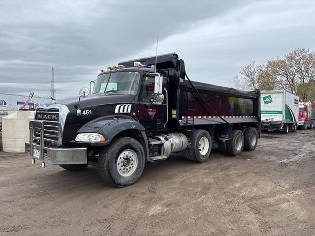 Mack GU700