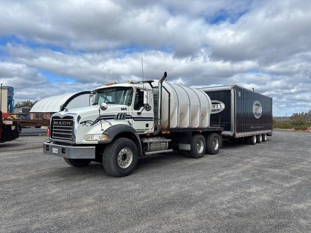 Camion plateau Mack GU813 — occasion 2009
