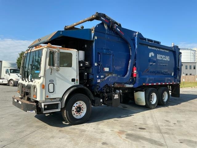 Mack MRU613