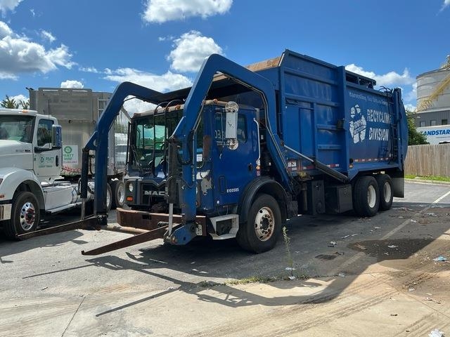 Mack MRU613
