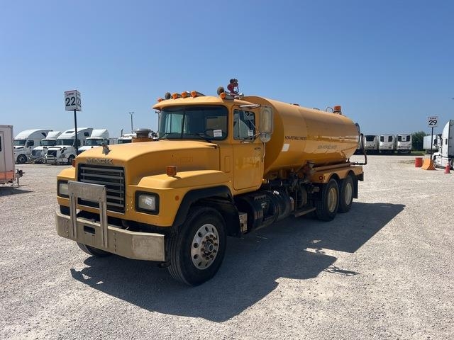 Camion citerne Mack RD688S — occasion 2000