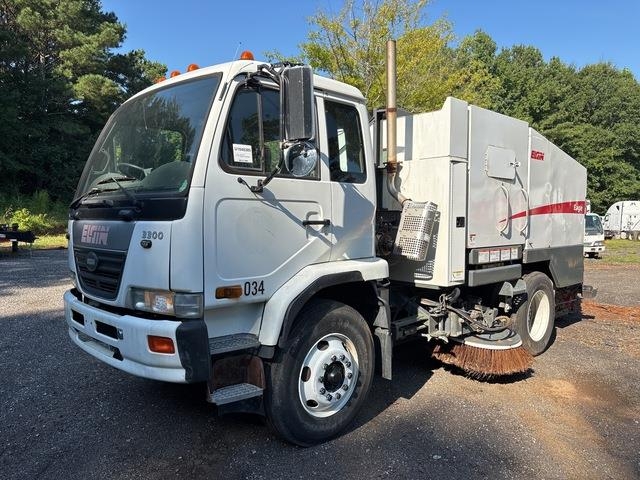 Nissan UD3300