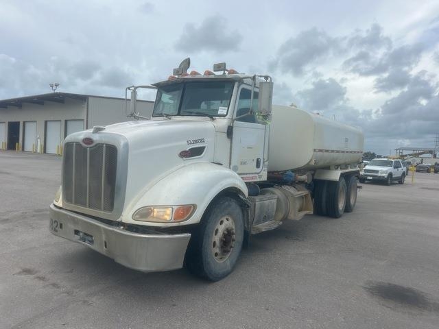 Camion citerne Peterbilt 384 — occasion 2011
