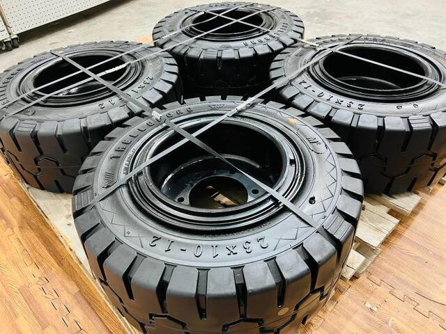 Pneu, roue et jante Trelloborg M2 23x10-12 — occasion