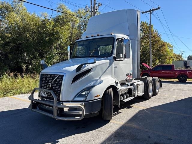 Tracteur routier Volvo VNL 300 — occasion 2021