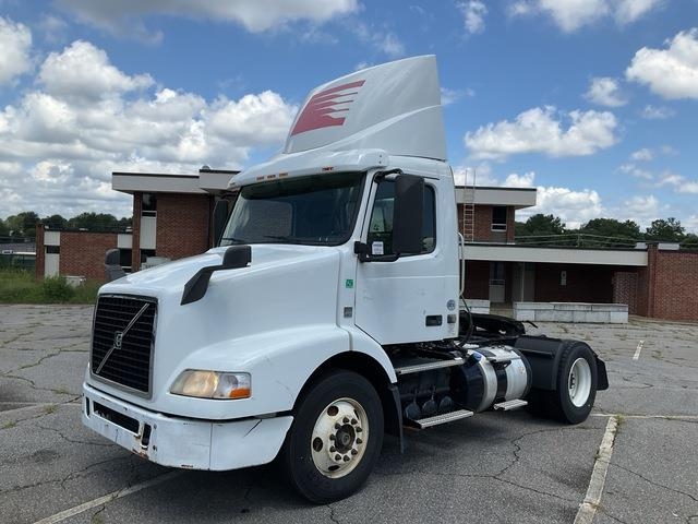 Volvo VNM42T