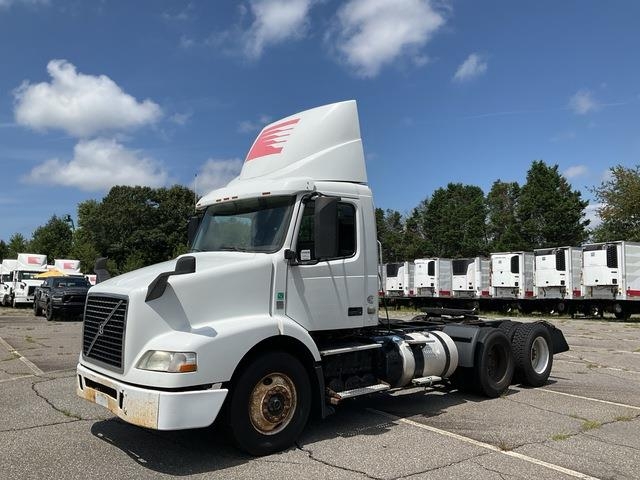 Volvo VNM64T