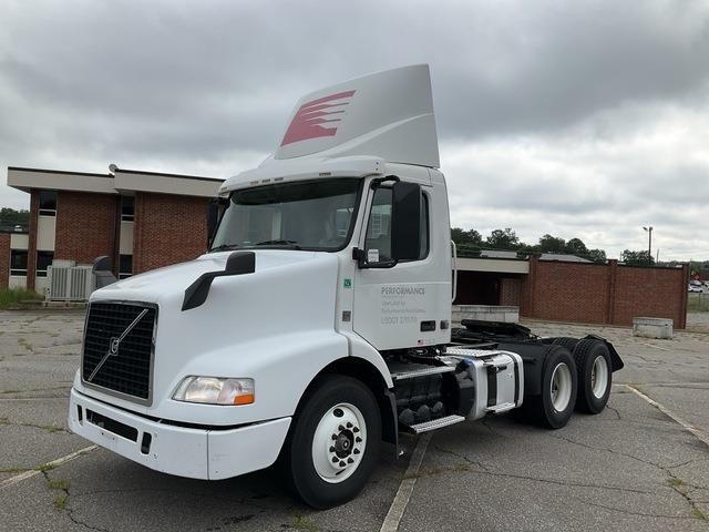 Volvo VNM64T