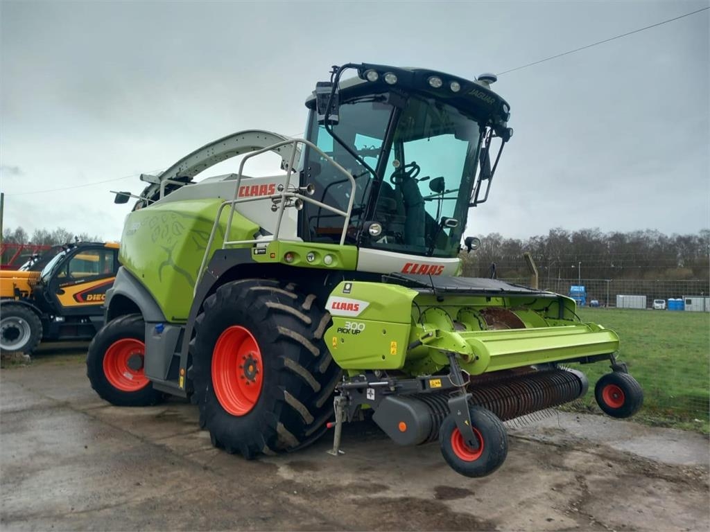CLAAS USED JAGUAR 880 4WD